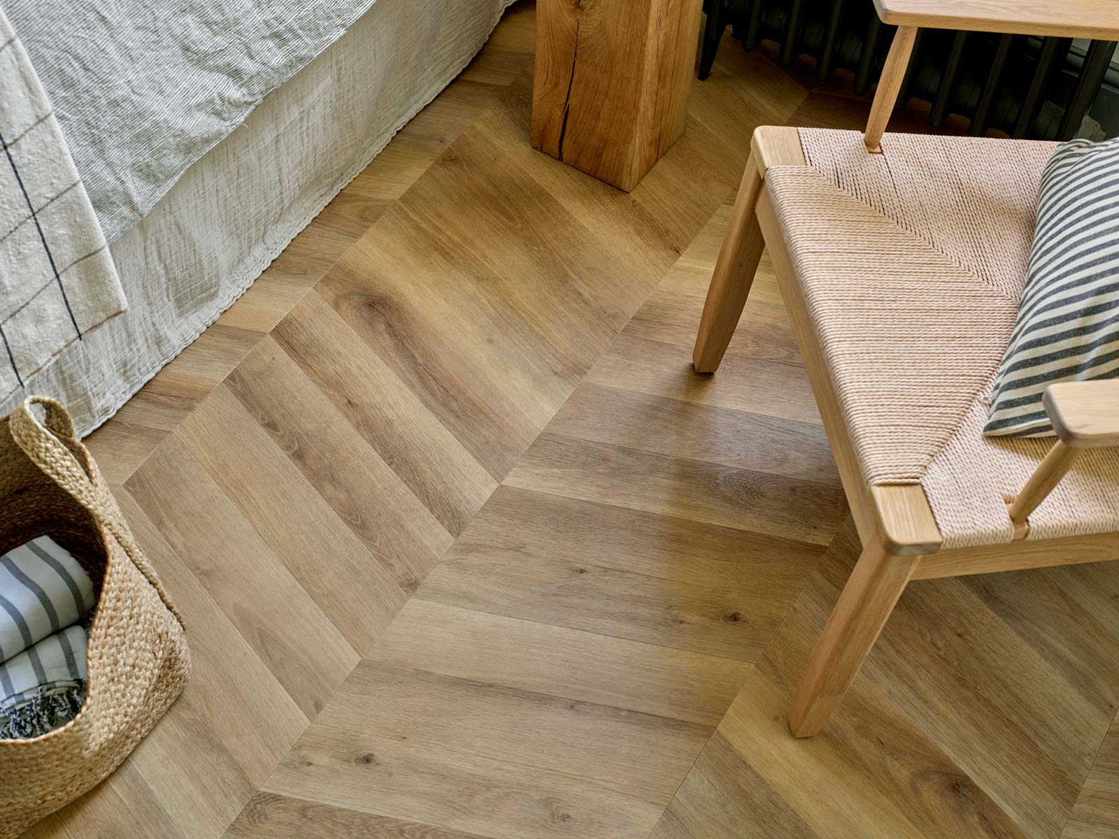 Buxton Oak AR0W8660 | Premium LVT Flooring from the Amtico